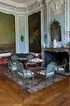 Grand salon du Château d’Attre avec mobilier Louis XV d’époque intact