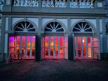 Pavillon d’Anatole en soirée, ambiance tamisée pour réception privée au Château d’Attre, Hainaut