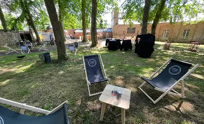 Transats dans les jardins du Château d’Attre