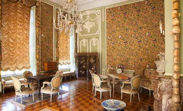 Salon chinois du Château d’Attre, décors orientaux XVIIIe siècle préservés
